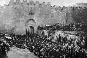Ünnepi körmenet a régi Byzánc falai alatt, mikor a szultán születésnapján felvette a "Ghazi" nevet